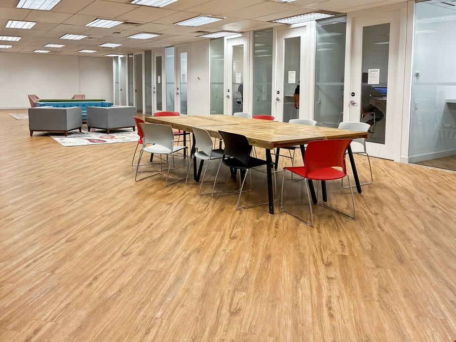 Spaces - Toronto - 325 Front Street West