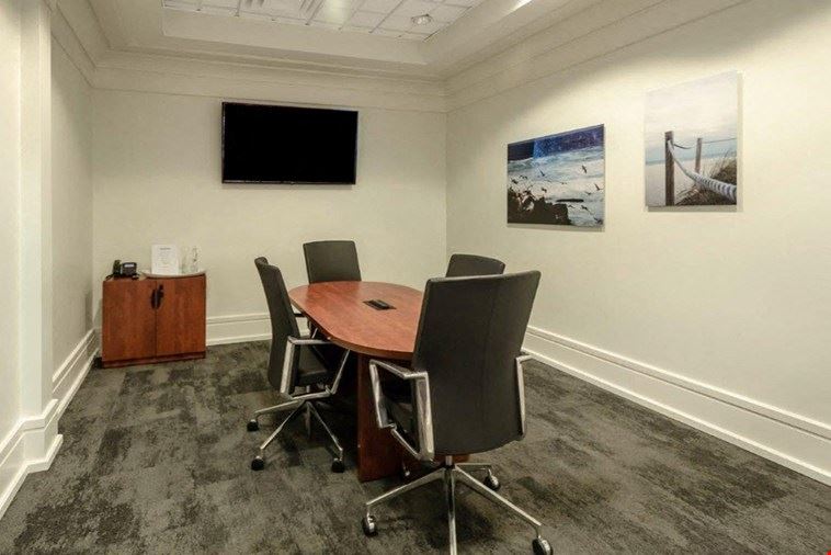 4 Person Meeting Room