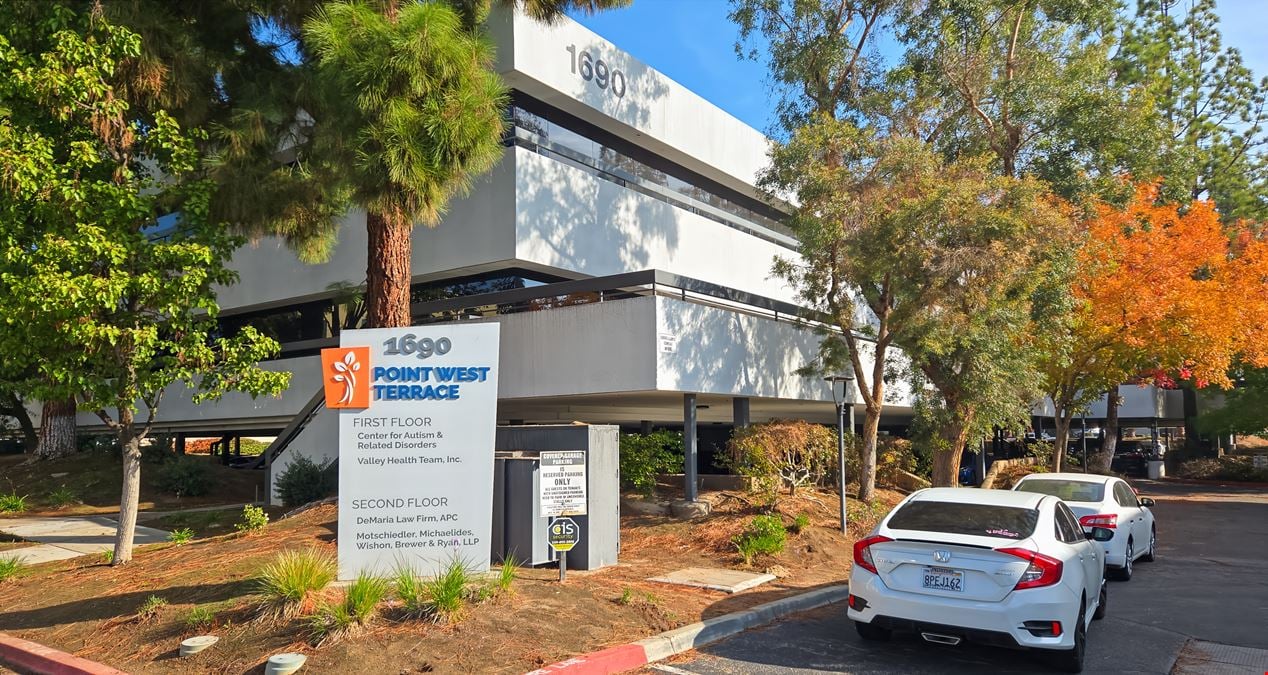 CA, Fresno - 1690 W Shaw Ave