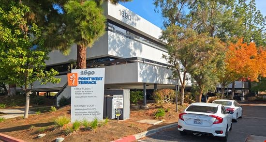 CA, Fresno - 1690 W Shaw Ave