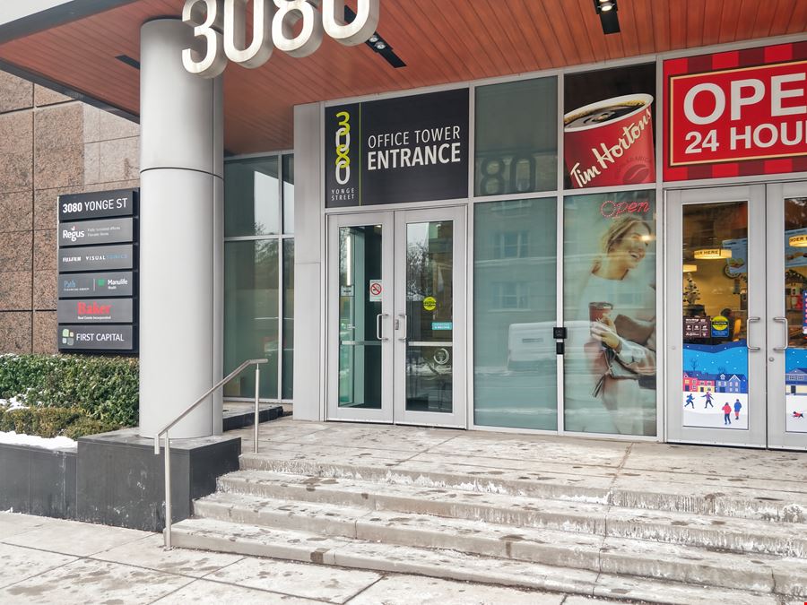 ON, Toronto - Yonge and Lawrence