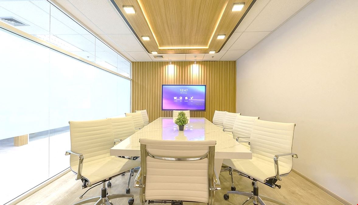 Linuxx Serviced Offices - Emporium Tower 10th Floor
