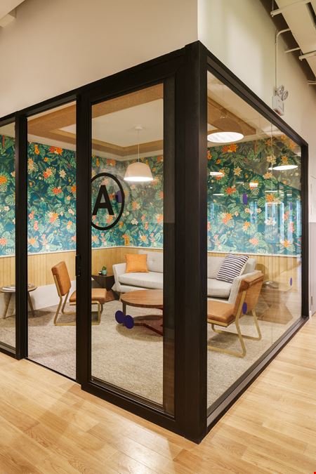 No. 588, Yan'an East Road