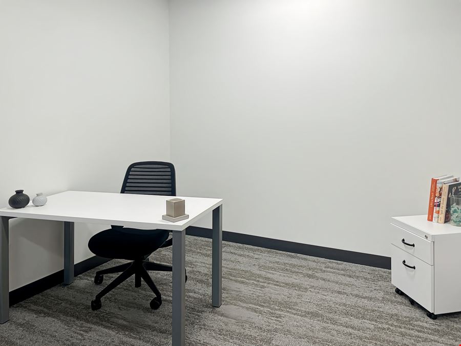 IL, Westmont - Oakmont Plaza Drive