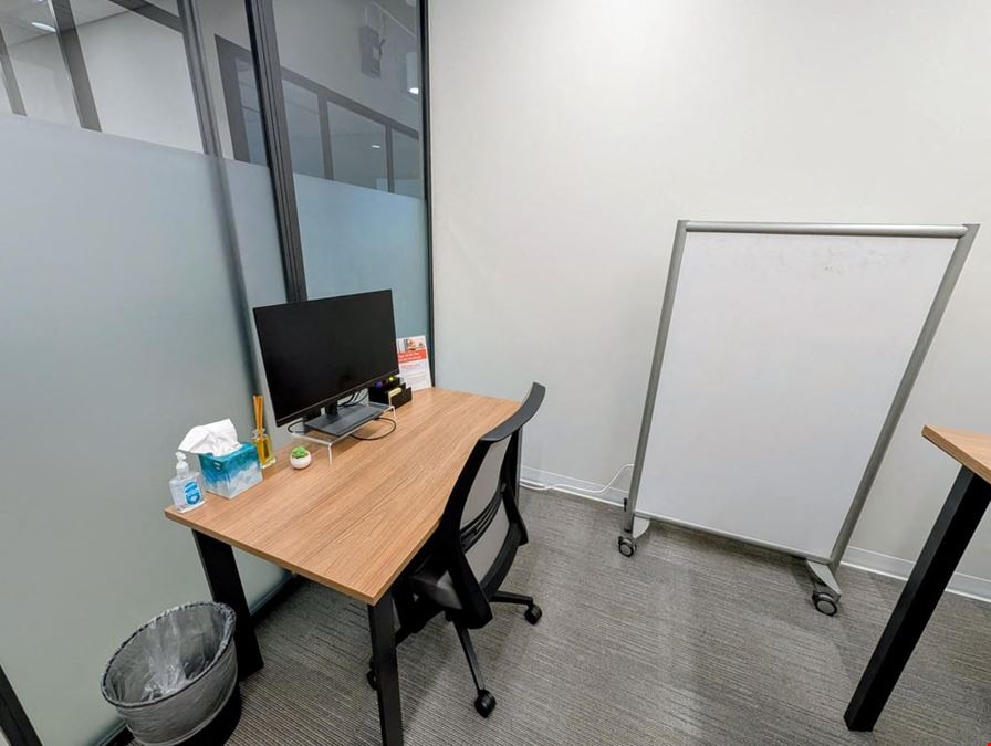 3 Desk Team Room