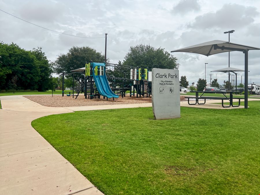 TX, Burleson - E Renfro St