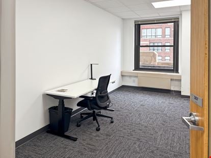 Regus - Indianapolis - Meridian St