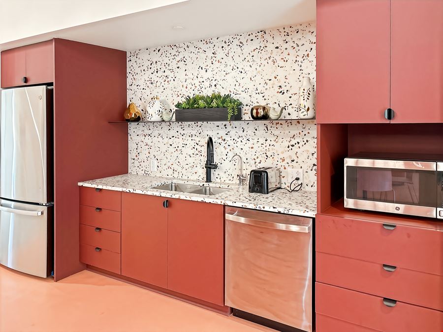 NE, Omaha - 2027 Dodge St