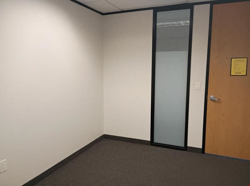 Workstyle Flexible Spaces - 8330-8360 Lyndon B Johnson Fwy