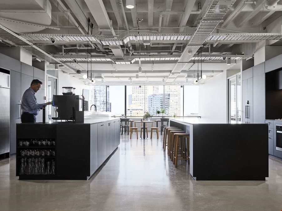 Hub Parliament Station