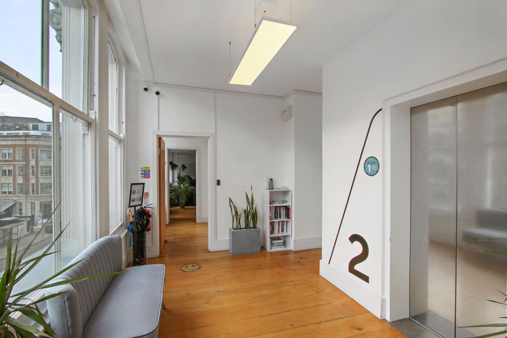 Kitt - Flat Iron Building