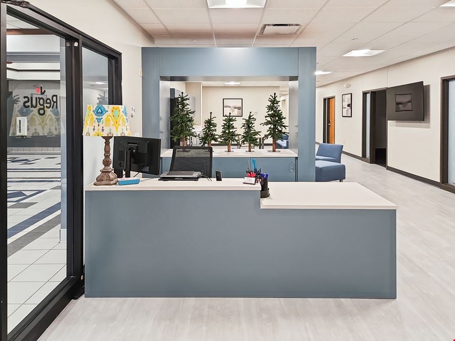 Regus - Appleton - W College Ave