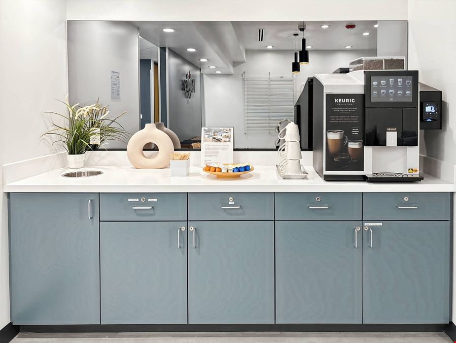 CA, Sacramento - 1750 Howe