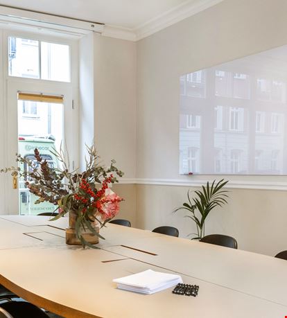 THE GATE BERLIN - OVAL 12