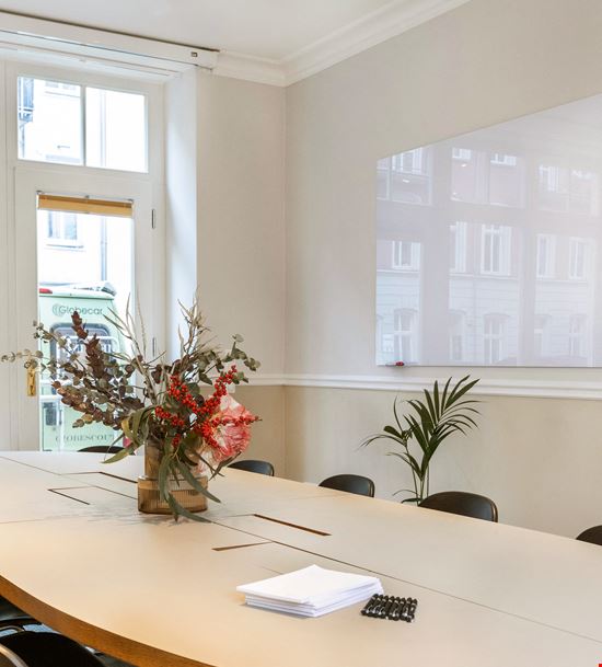 THE GATE BERLIN - OVAL 12