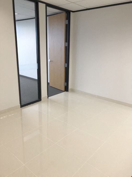 Workstyle Flexible Spaces - 8330-8360 Lyndon B Johnson Fwy