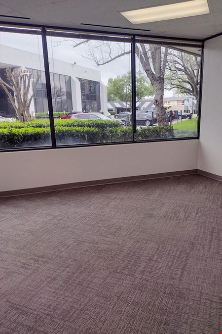 340-350 N Sam Houston Pkwy E