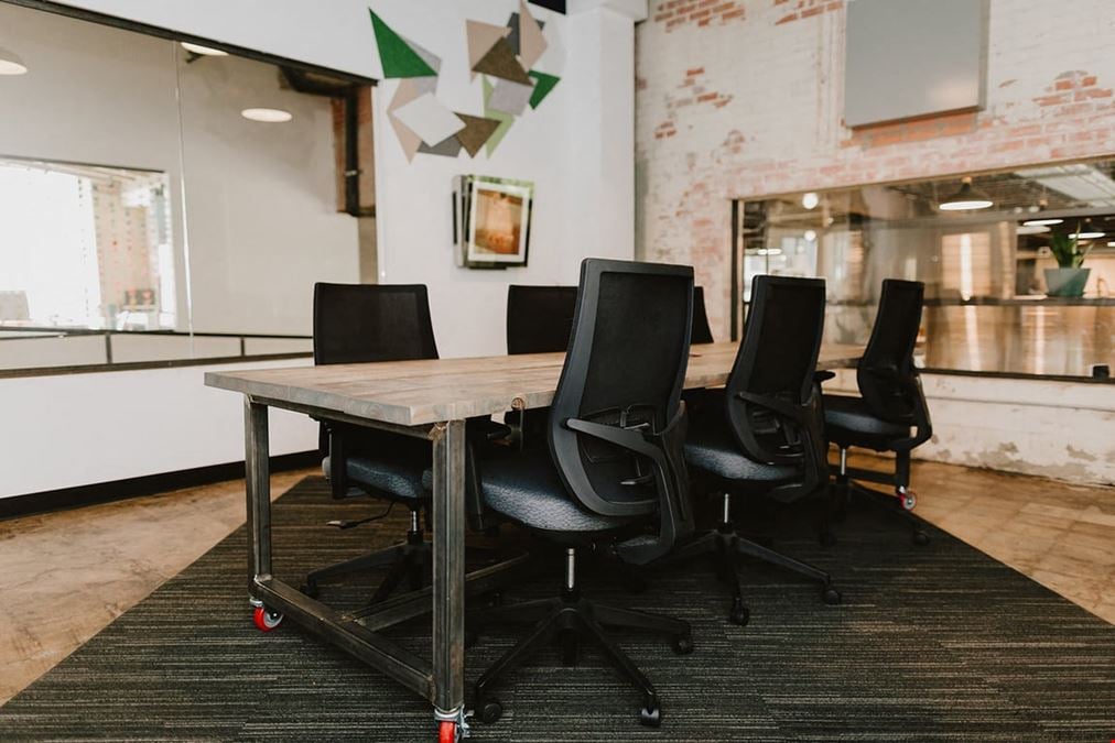 Flight Room: Creative 6-Person Meeting Room With Natural Light