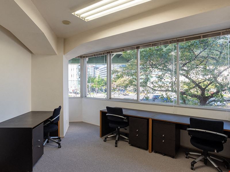 IWG Japan - Regus - Kokusai Center Ekimae
