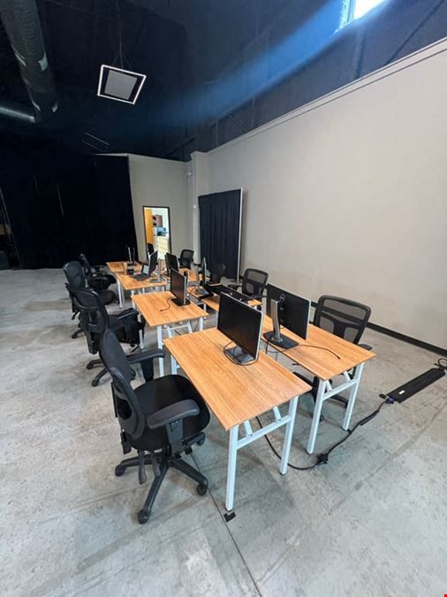 Dwell Coworking - Manchaca