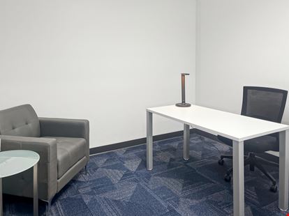 CA, Fresno - 1690 W Shaw Ave