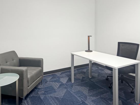 CA, Fresno - 1690 W Shaw Ave