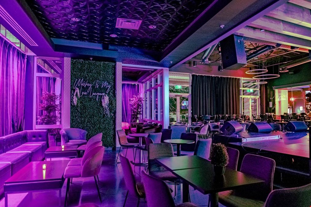 Lounge (Semi-Private)