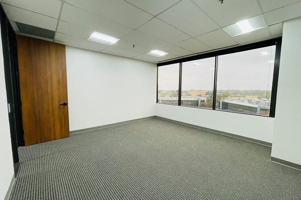 Workstyle Flexible Spaces - 2727 LBJ Freeway
