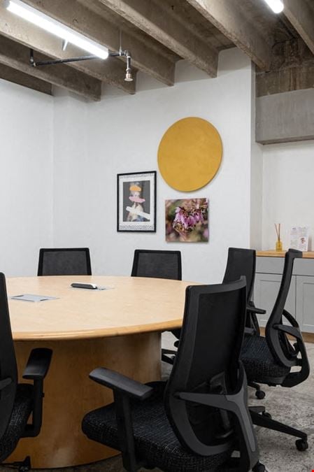 10 Person Large Conference Room with Round Table