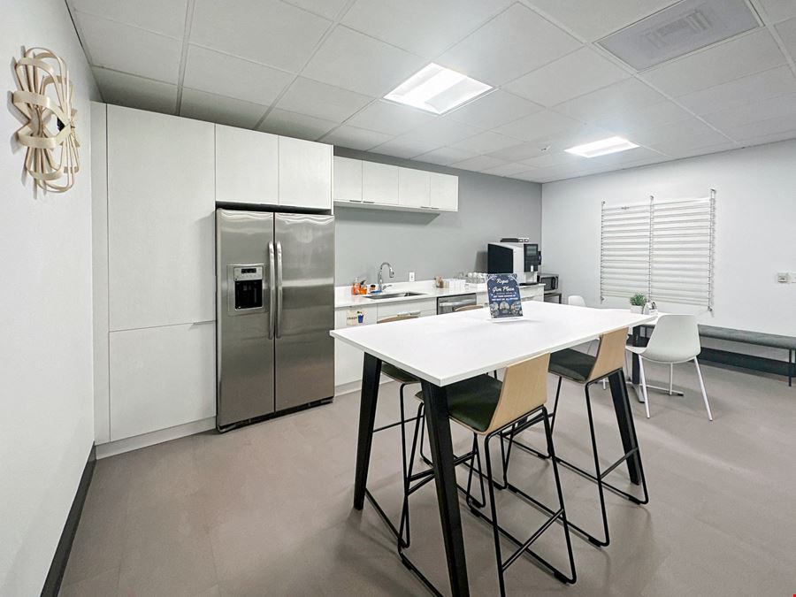 WA, Seattle - Gem Plaza