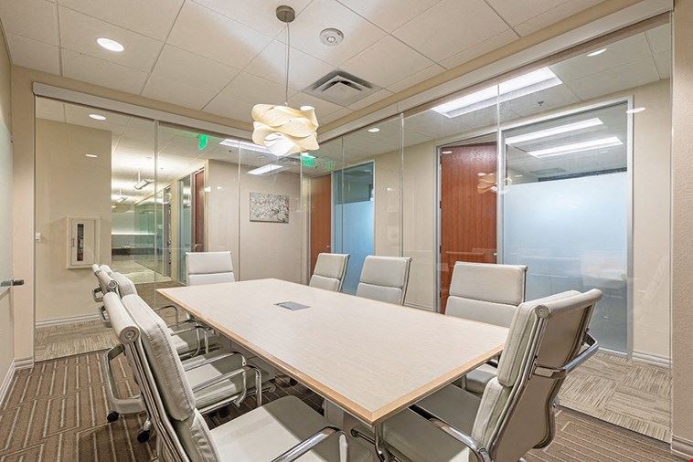 6 Person Meeting Room - Medium