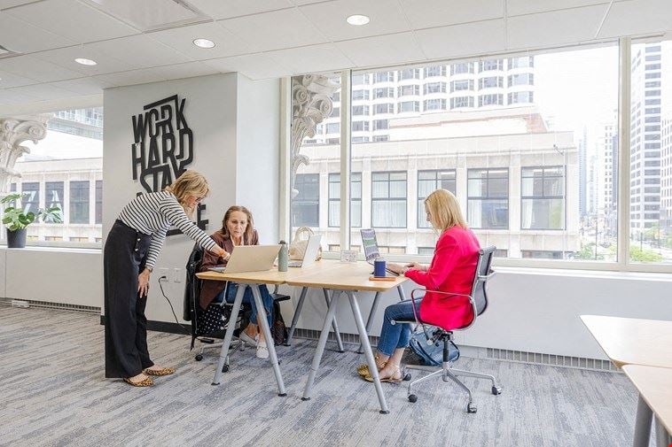 Expansive Coworking Lounge