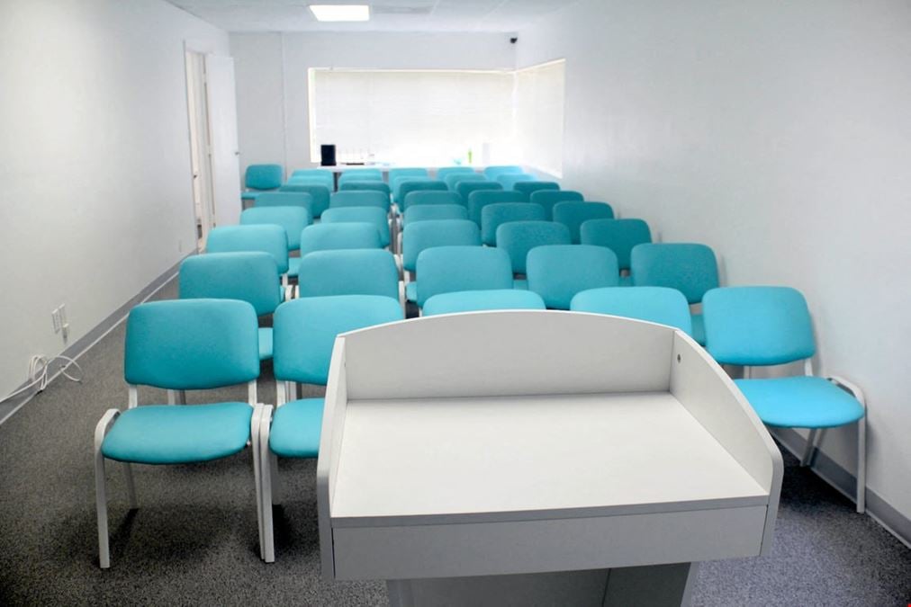 Blue Event Venue – Easy Access - Room #101, High-Impact Presentations (Up to 50 Guests)