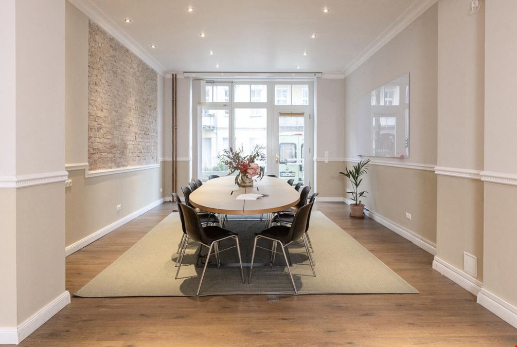 THE GATE BERLIN - OVAL 12