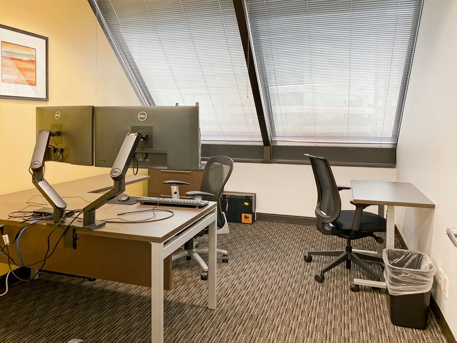 Regus - Knoxville - First Tennessee Plaza