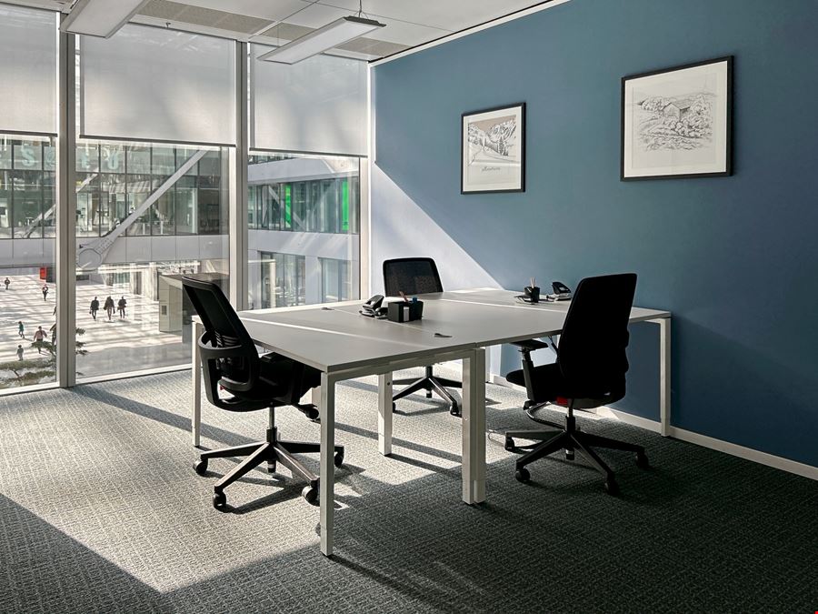 Regus - The Squaire Business Center