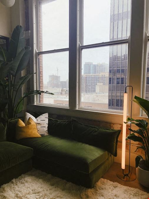 Common Desk - 6th & Congress