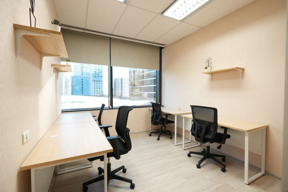 Linuxx Serviced Offices - Emporium Tower 10th Floor