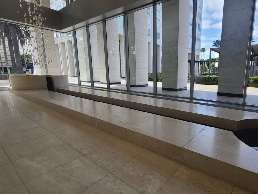 CA, Newport Beach - John Wayne Airport