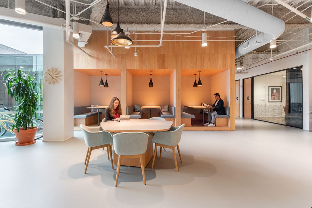 NC, Raleigh - Spaces Crabtree Terrace