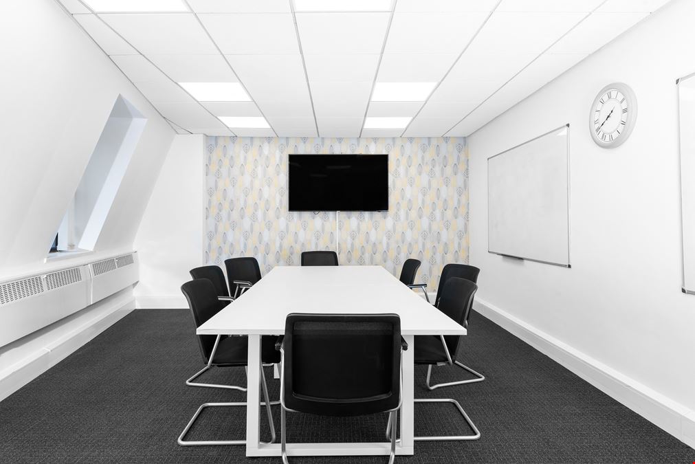 Regus - Cloth Market