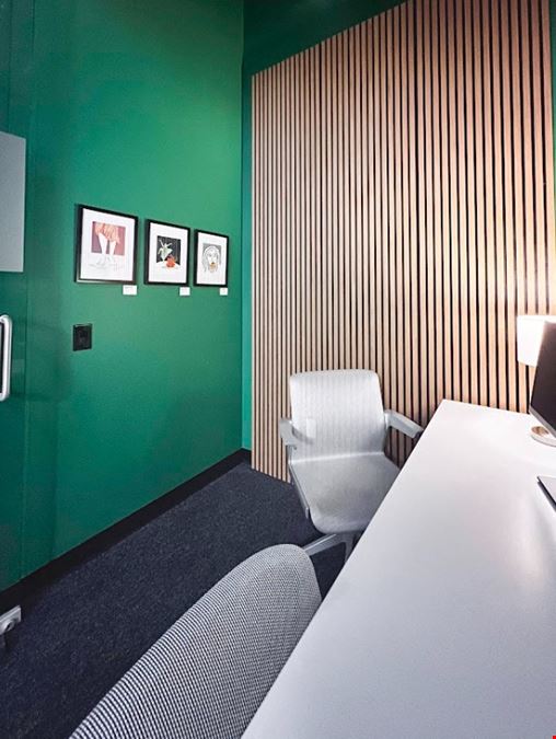 Kelly Kapoor Private Day Office