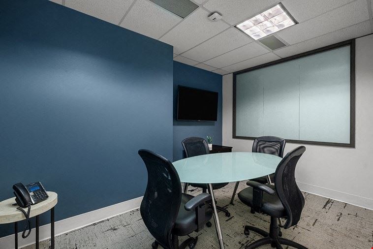 4 Person Meeting Room