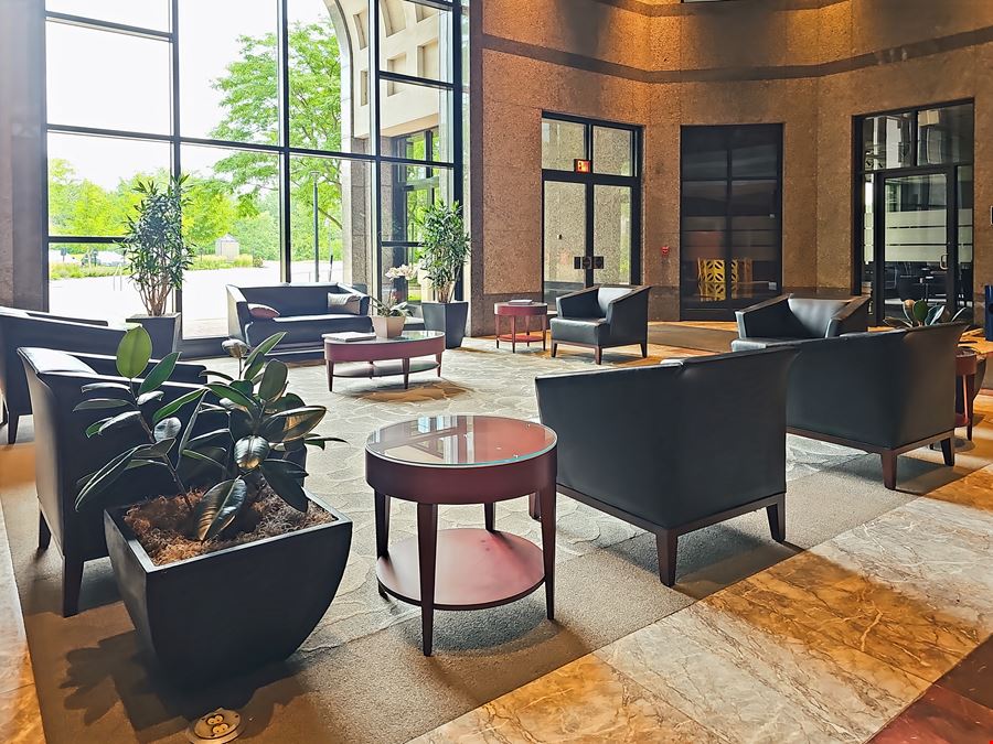 IL, Buffalo Grove - E Lake Cook Rd