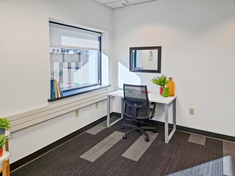 Regus - Appleton - W College Ave