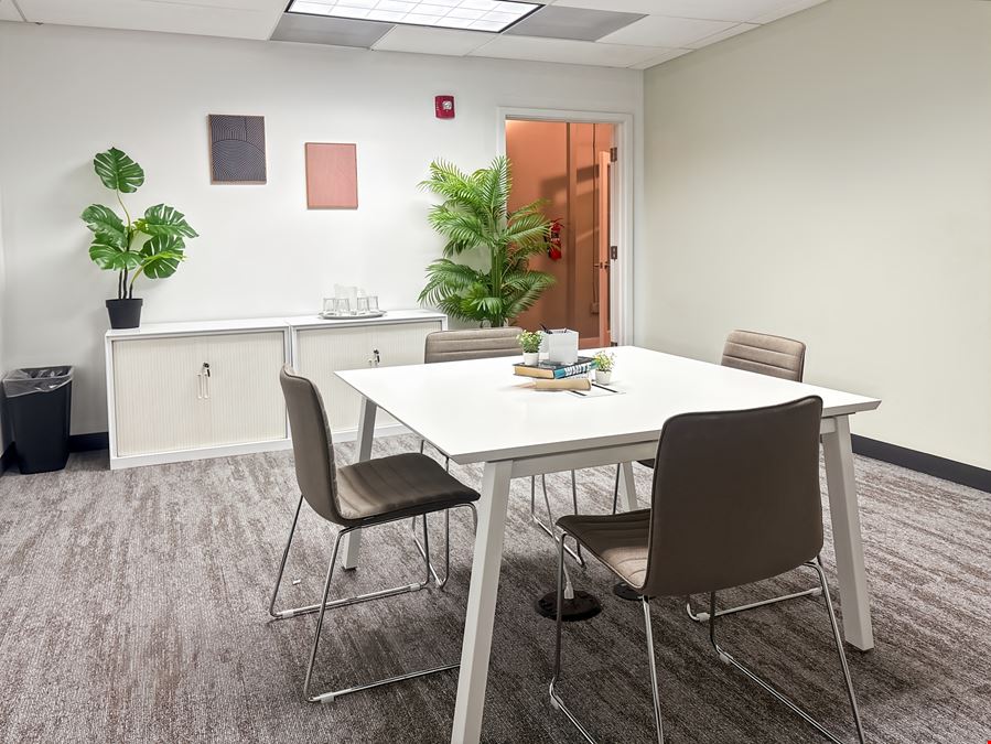 FL, Fort Lauderdale- 100 N. Federal Highway