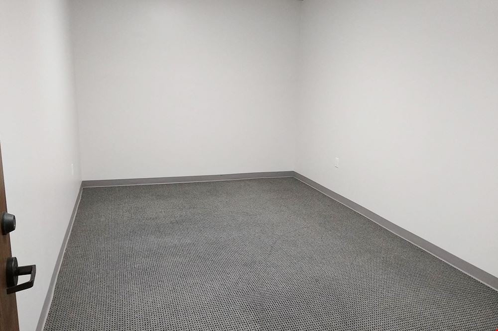 Workstyle Flexible Spaces - 7676 Hillmont