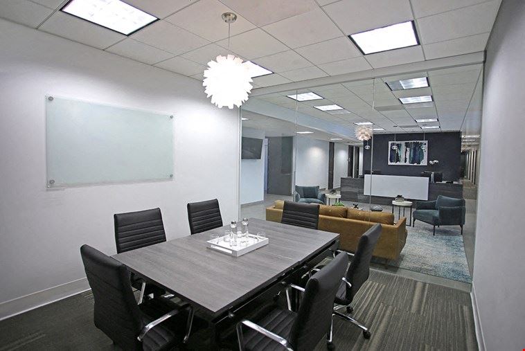 6 Person Meeting Room