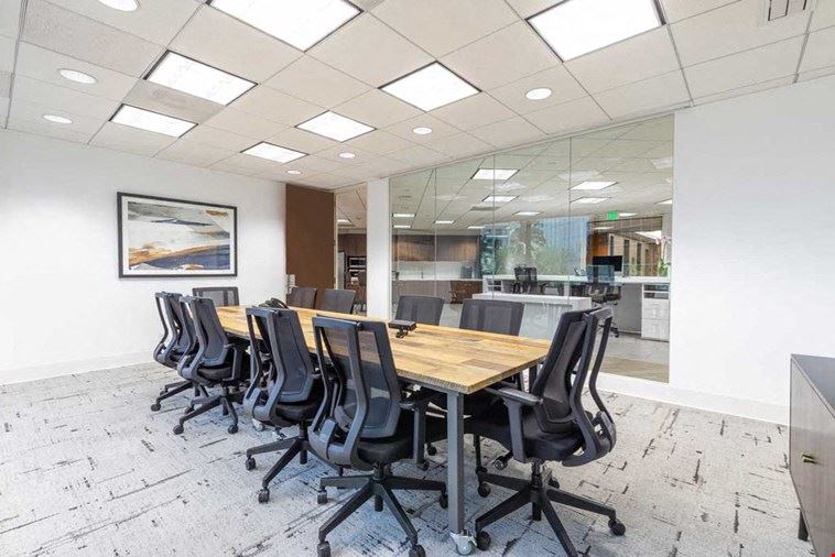 10 Person Meeting Room - Large