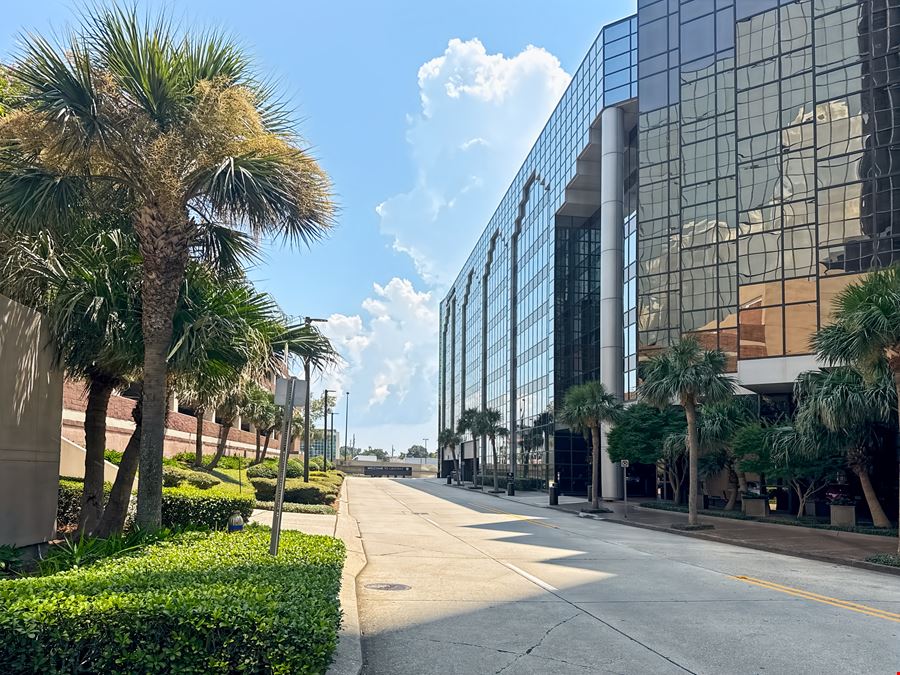 LA, New Orleans - Metairie - One Lakeway